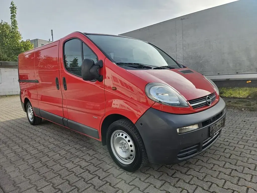 Second-hand Opel Vivaro 82 CP (60 kW) 2004 Roșu Monovolum