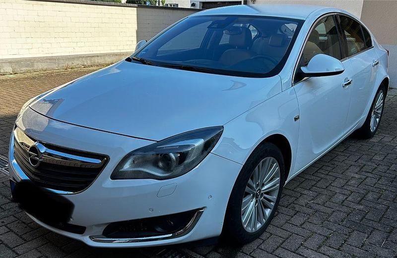 Weiß Gebraucht 2014 Opel Insignia Innovation Limousine | 9.900 € (Guter Preis) - Bild 1/4