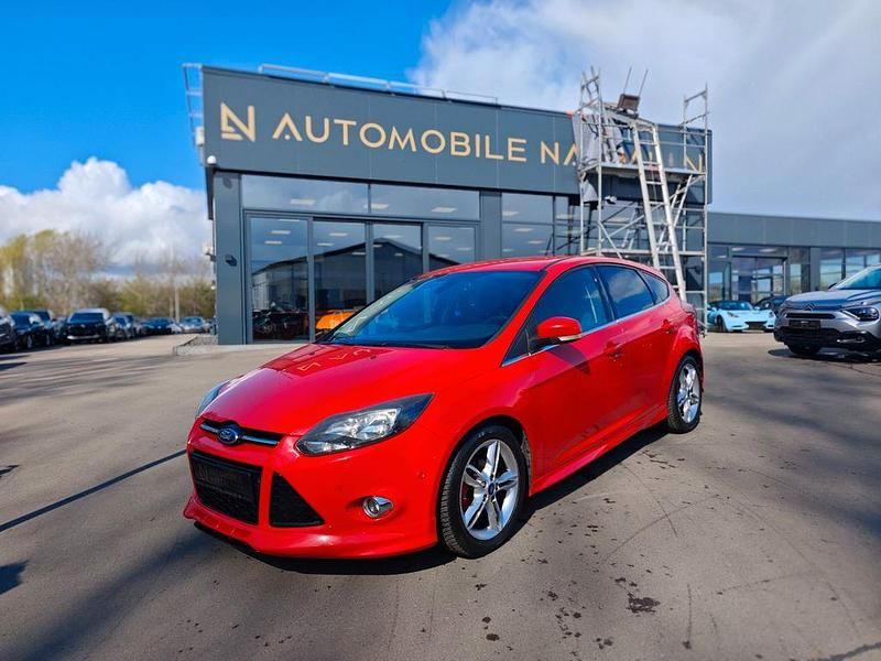 Gebraucht Ford Focus Titanium 125 PS (91 kW) 2014 Rot Limousine