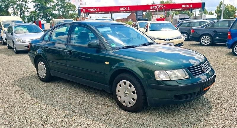 Grün Gebraucht 1998 VW Passat Limousine | 1.100 € (Guter Preis) - Bild 1/4