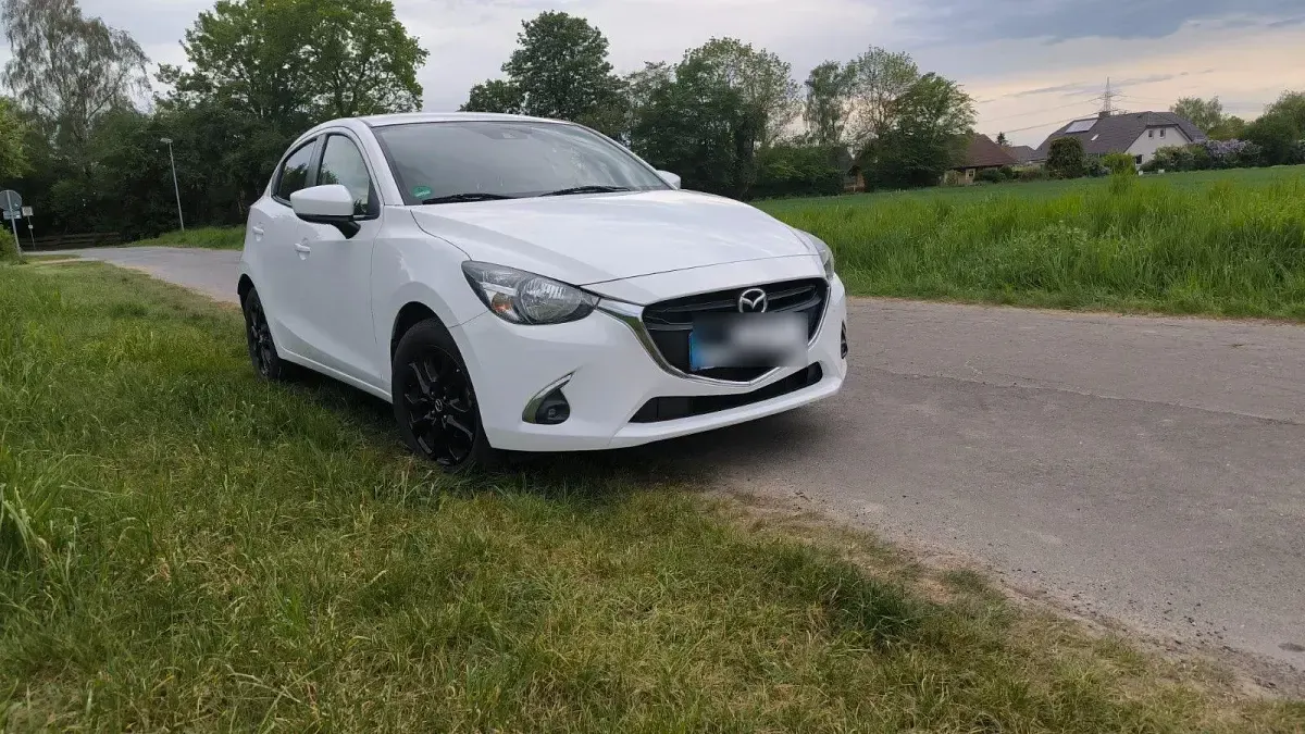 Gebraucht Mazda 2 Edition 75 PS (55 kW) 2019 Weiß Kleinwagen