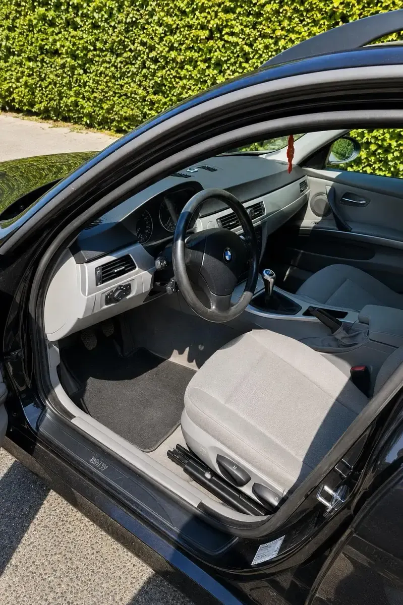 Gebraucht BMW 320 163 PS (119 kW) 2005 Schwarz Kombi
