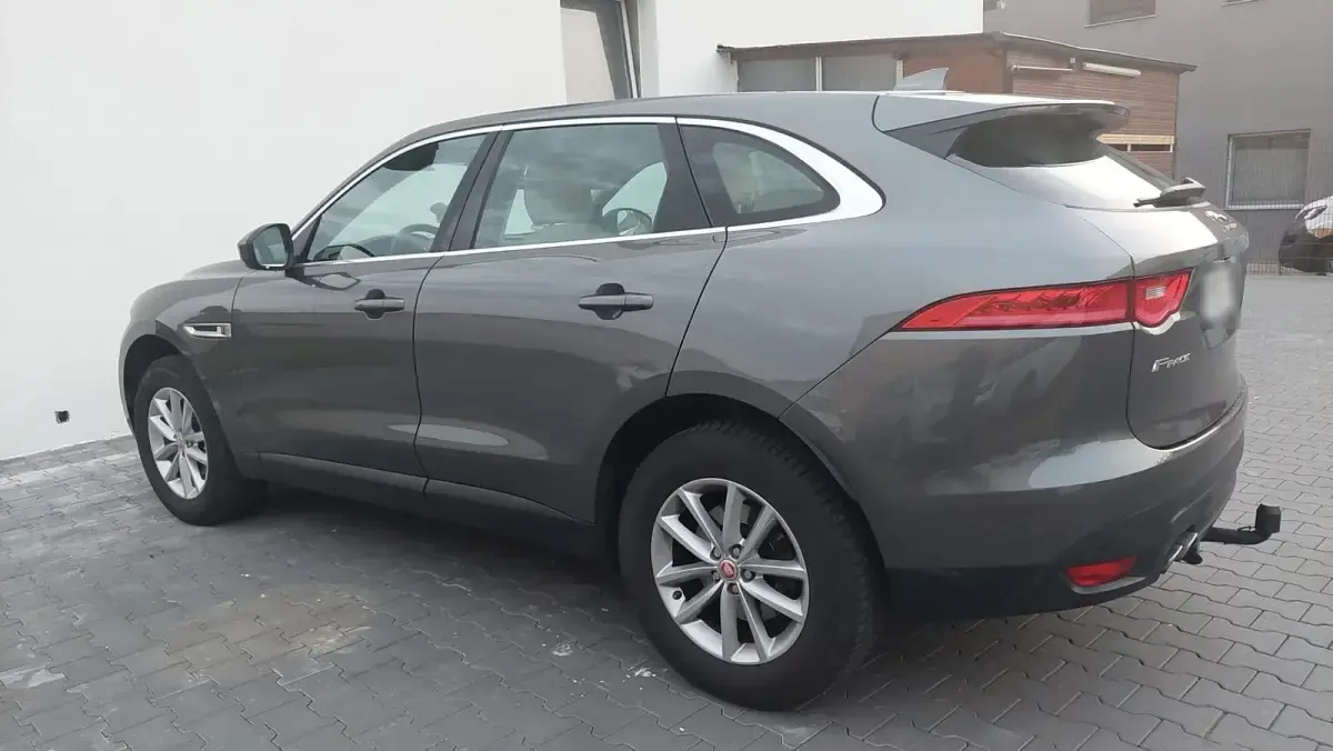 Gebraucht Jaguar F-Pace 180 PS (132 kW) 2016 Grau SUV