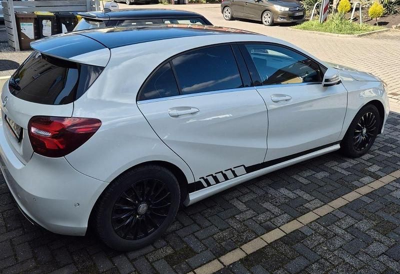 Gebraucht Mercedes A180 Urban 122 PS (89 kW) 2017 Weiß Limousine