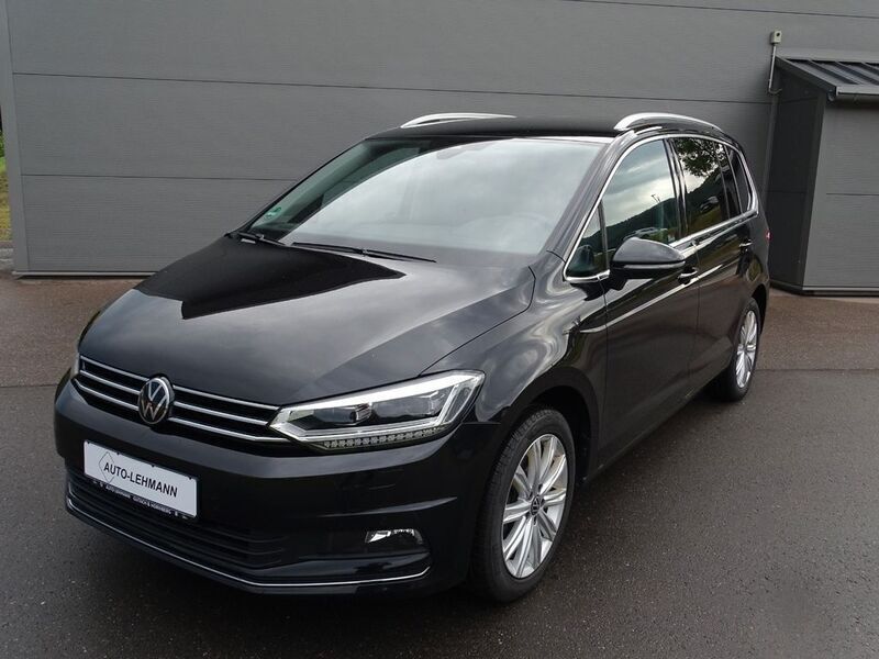 Schwarz Gebraucht 2024 VW Touran IQ Drive Van / Kleinbus | 34.990 € (Etwas zu teuer) - Bild 1/4