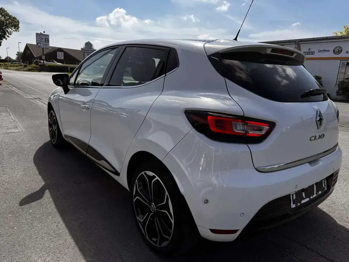 Gebraucht Renault Clio IV Bose Edition 90 PS (66 kW) 2018 Perlmuttweiß metall Kleinwagen