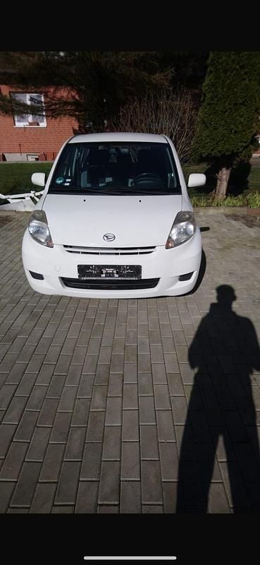 Weiß Gebraucht 2009 Daihatsu Sirion Kleinwagen | 1.700 € (Fairer Preis) - Bild 1/4