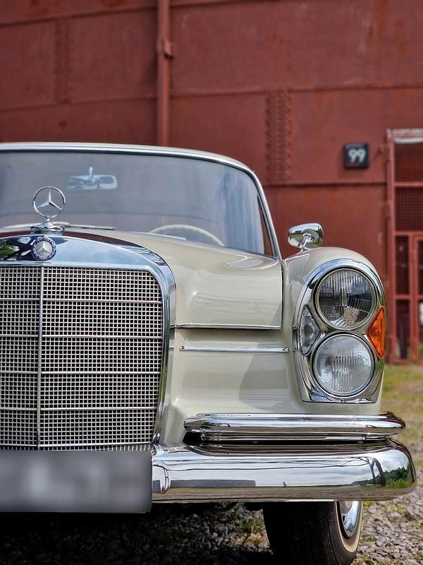 Gebraucht Mercedes 220 120 PS (88 kW) 1963 Beige Limousine