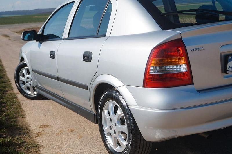 Gebraucht Opel Astra Selection 84 PS (61 kW) 2001 Silber Limousine