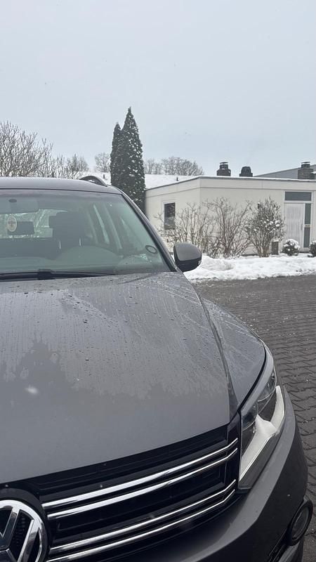 Gebraucht VW Tiguan Trendline 122 PS (89 kW) 2012 Grau SUV