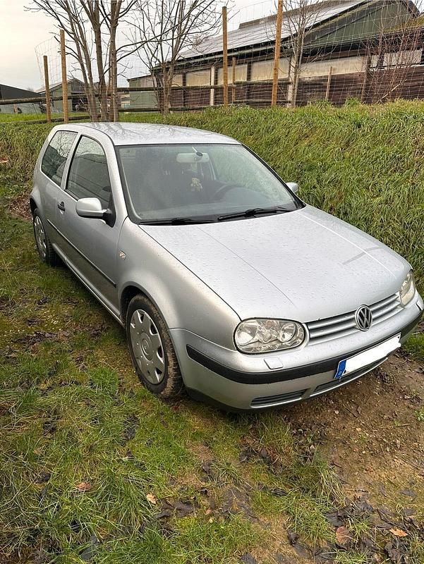 Silber Gebraucht 2000 VW Golf IV Kleinwagen | 2.500 € (Teuer) - Bild 1/1