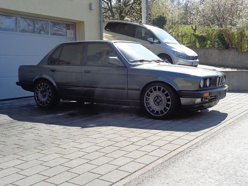 Gebraucht BMW 325 Performance 129 PS (94 kW) 1987 Grau Limousine