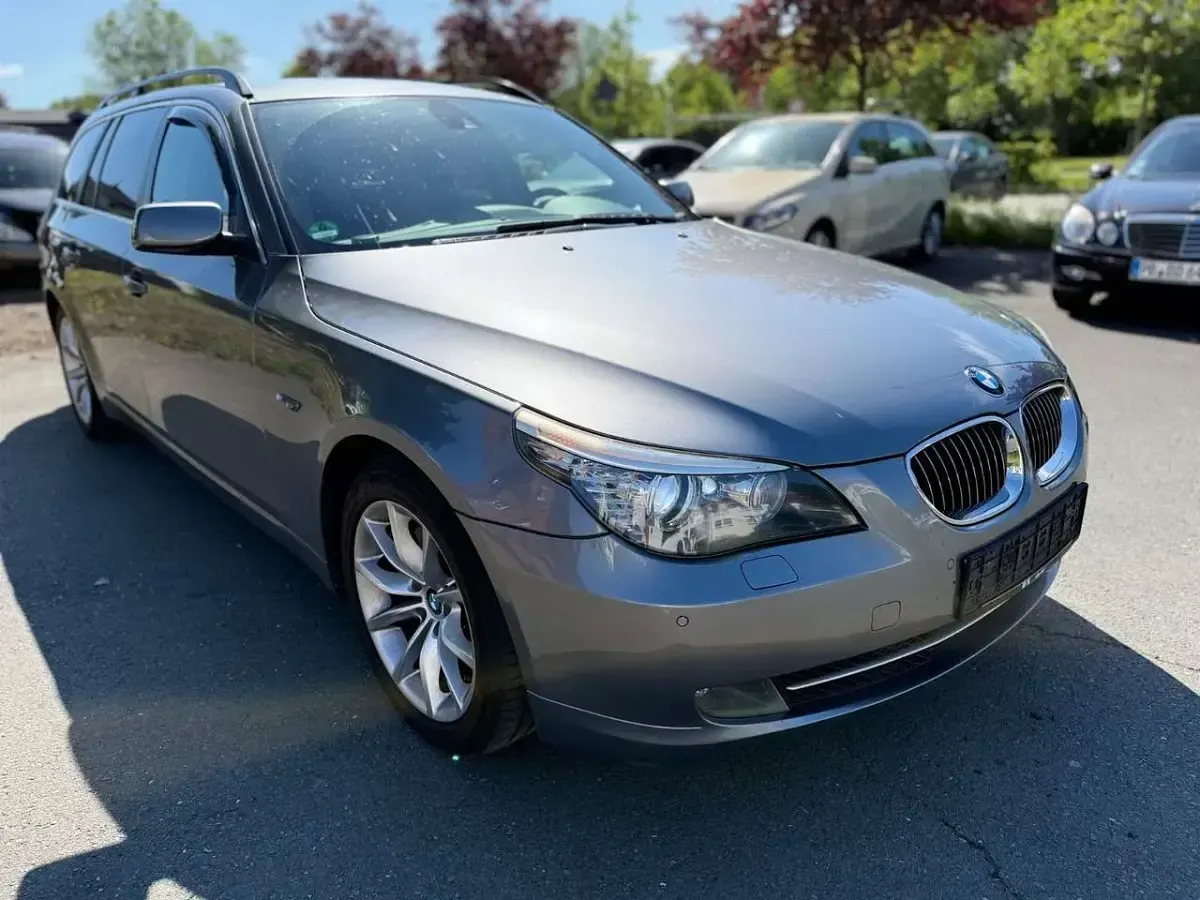Gebraucht BMW 525 Performance 197 PS (144 kW) 2007 Spacegrau metallic Kombi
