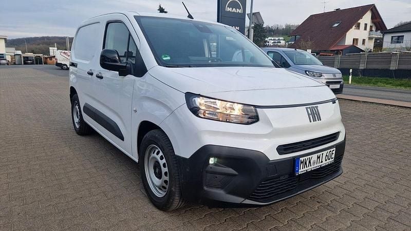 Gebraucht Fiat e-Doblò 100 kW (136 PS) 2025 Weiß Van / Kleinbus