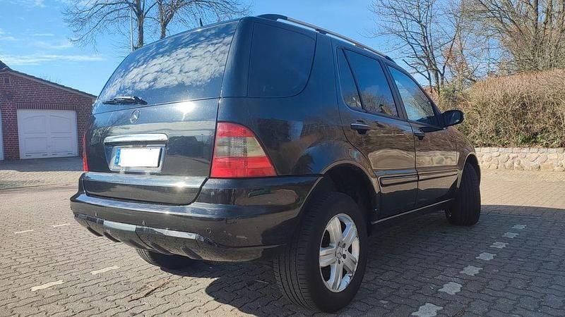 Gebraucht Mercedes ML270 163 PS (119 kW) 2004 Schwarz SUV