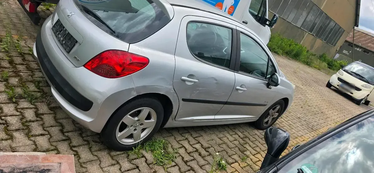 Gebraucht Peugeot 207 95 PS (69 kW) 2008 Silber Kleinwagen