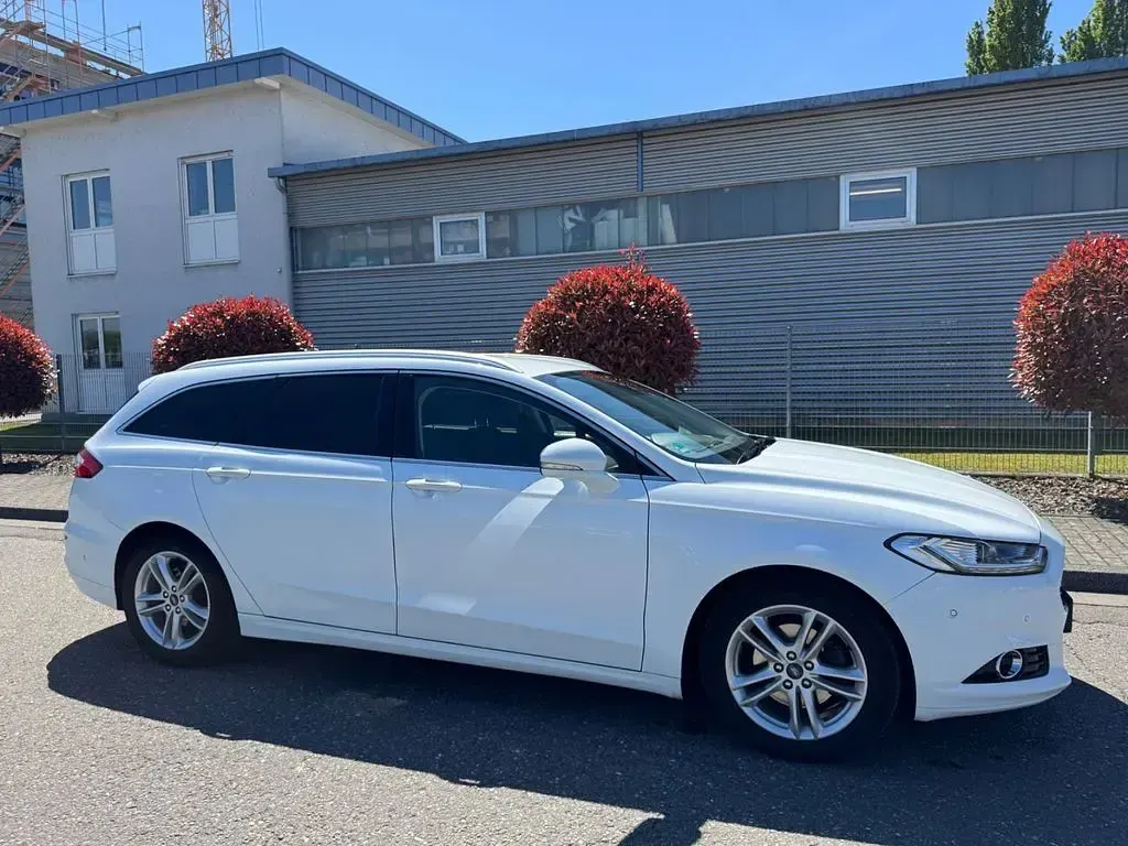 Gebraucht Ford Mondeo Titanium 179 PS (131 kW) 2016 Weiß Limousine