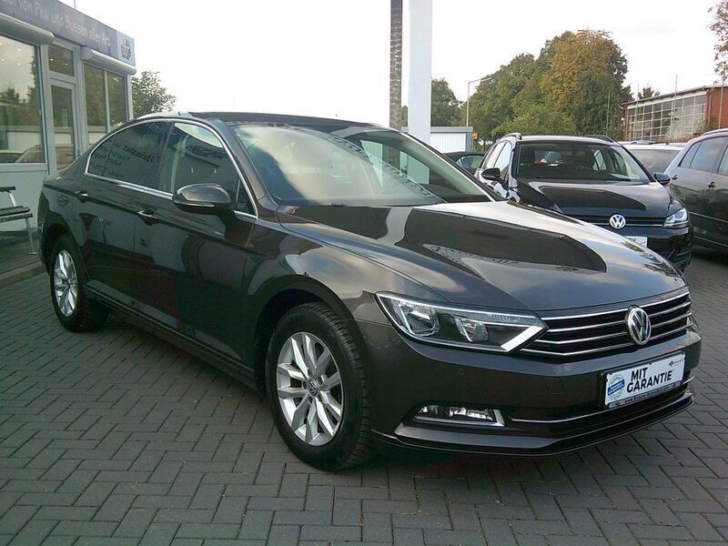 Gebraucht VW Passat Comfortline 150 PS (110 kW) 2016 Braun Limousine
