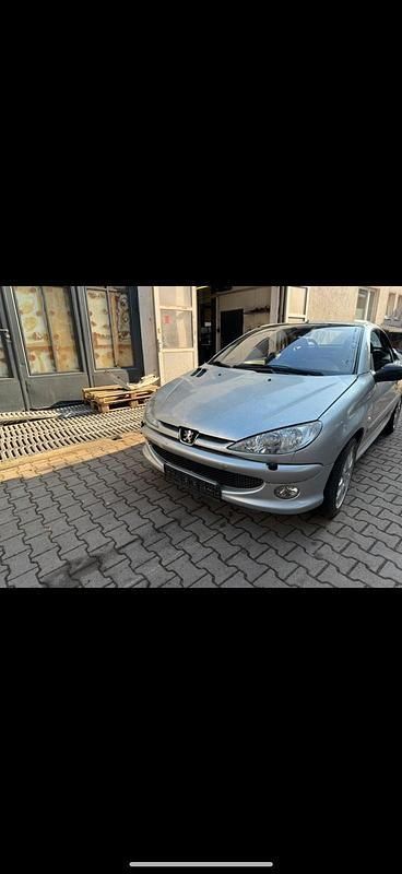 Grau Gebraucht 2006 Peugeot 206 CC Cabrio | 300 € (Superpreis) - Bild 1/4