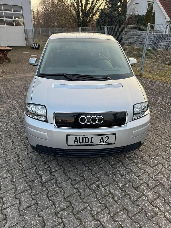 Usado Audi A2 Design 75 HP (55 kW) 2003 Prateado Citadino