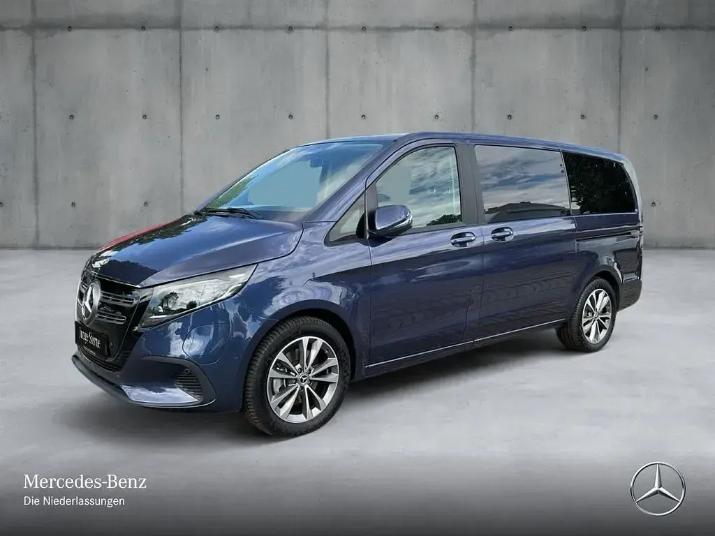 Gebraucht Mercedes EQV300 150 kW (204 PS) 2024 Blau Van / Kleinbus