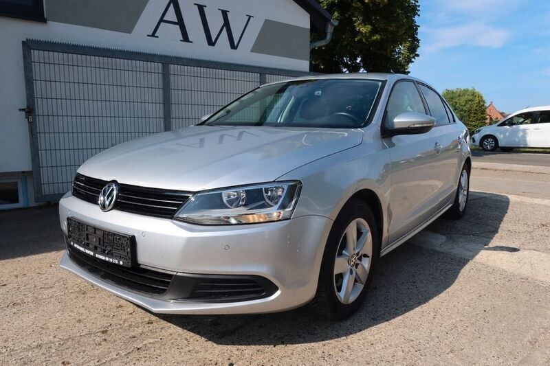 Silber Gebraucht 2011 VW Jetta Comfortline Limousine | 4.999 € (Guter Preis) - Bild 1/4