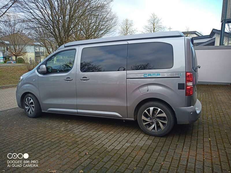 Grau Gebraucht 2021 Citroën Spacetourer Feel Van | 45.500 € - Bild 1/4
