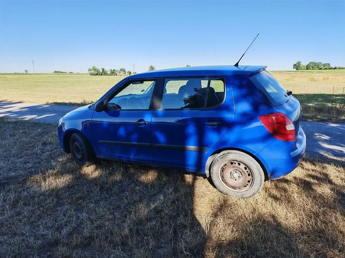 Gebraucht Skoda Fabia 60 PS (44 kW) 2009 Blau Limousine