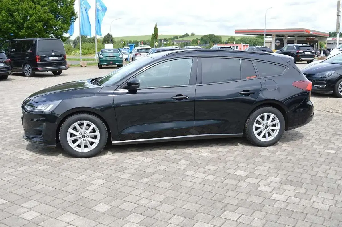 Gebraucht Ford Focus Titanium 120 PS (88 kW) 2022 Moondustsilver Kombi