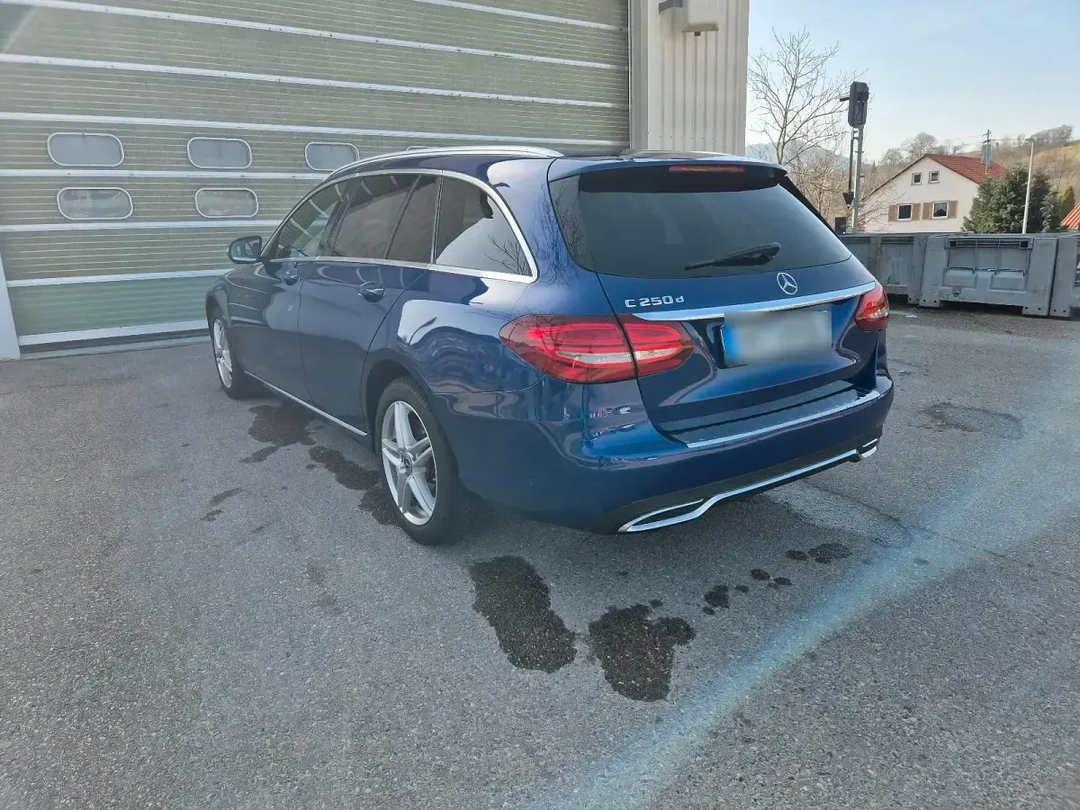 Gebraucht Mercedes E250 Avantgarde 204 PS (150 kW) 2015 Blau Kombi