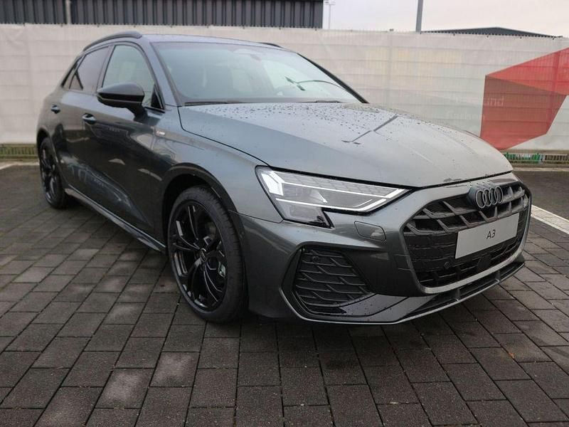 Daytonagrau perleffekt Neu 2025 Audi A3 S-Line Limousine | 43.389 € (Etwas zu teuer) - Bild 1/4