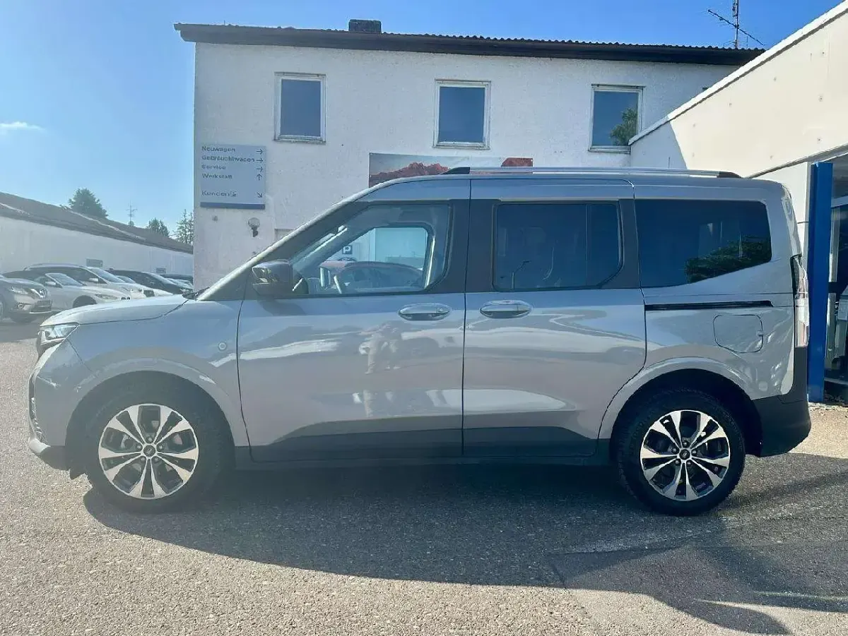 Gebraucht Ford Tourneo Courier Titanium 125 PS (91 kW) 2025 Solarsilber Van / Kleinbus