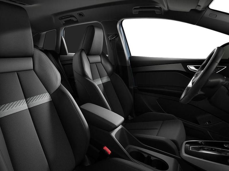 Gebraucht Audi Q4 e-tron Ambiente 150 kW (204 PS) 2025 Geysirblau metallic SUV