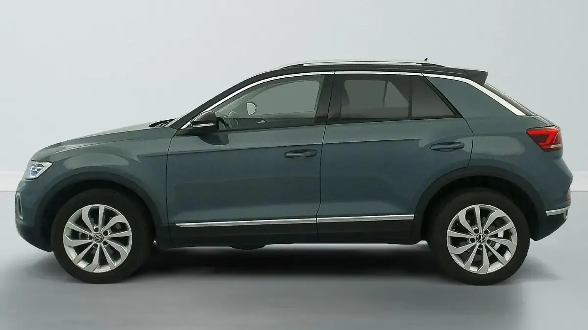 Gebraucht VW T-Roc Style 110 PS (80 kW) 2023 Blau (bleu petrole / toit noir (z3a1)) SUV