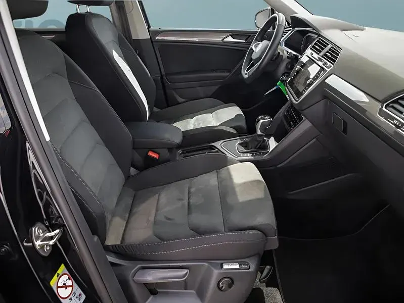 Gebraucht VW Tiguan 150 PS (110 kW) 2023 Schwarz SUV