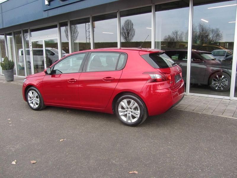 Gebraucht Peugeot 308 Active 131 PS (96 kW) 2018 Rot Limousine