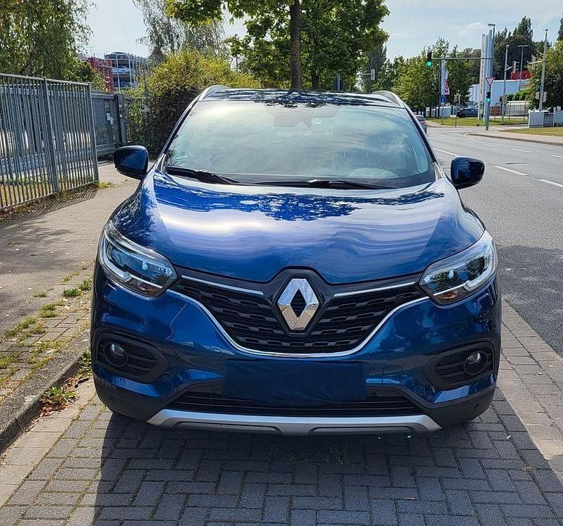 Blau Gebraucht 2019 Renault Kadjar LIMITED Deluxe SUV | 16.400 € (Fairer Preis) - Bild 1/4