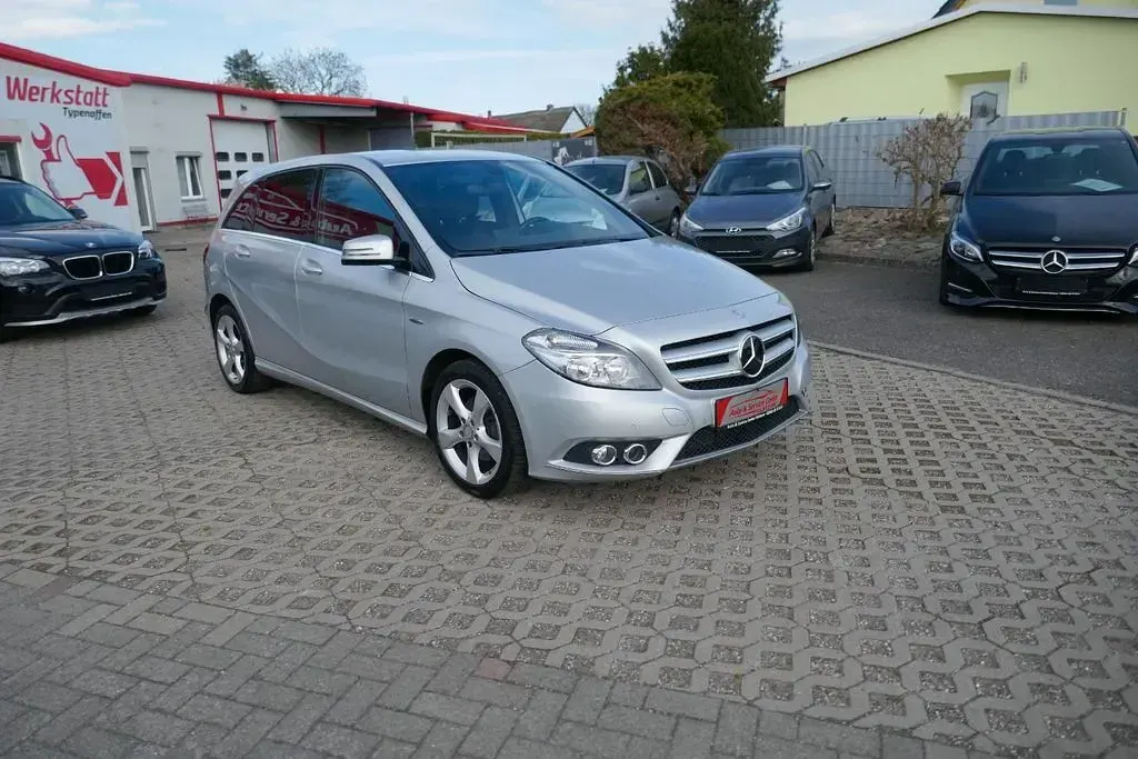 Gebraucht Mercedes B180 122 PS (89 kW) 2012 Silber Kleinwagen
