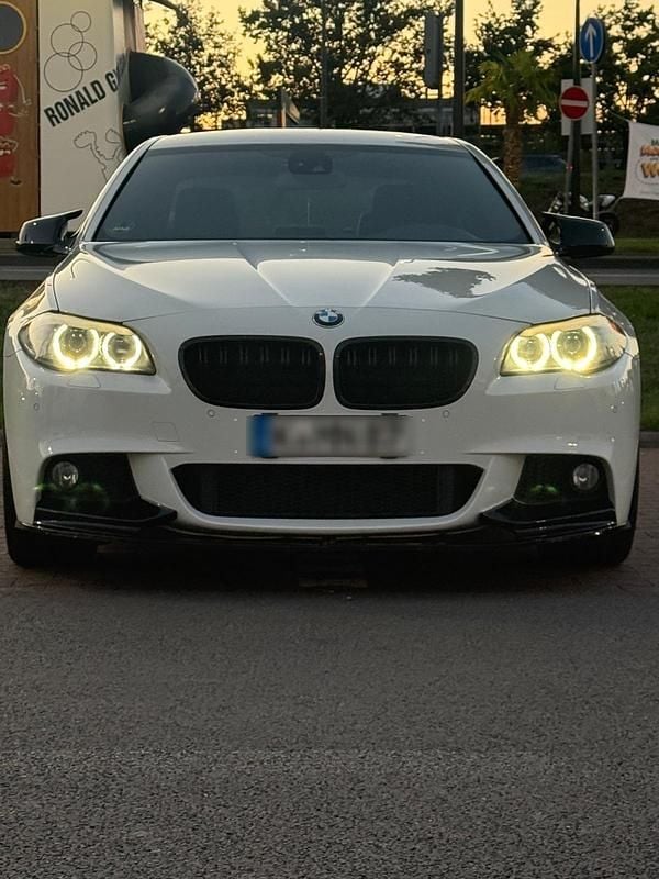 Weiß Gebraucht 2012 BMW 530 M Sport Limousine | 15.600 € (Fairer Preis) - Bild 1/4