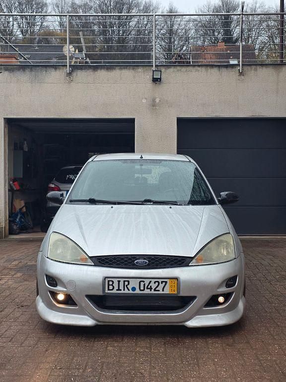 Gebraucht Ford Focus Ghia 116 PS (85 kW) 1999 Silber Limousine
