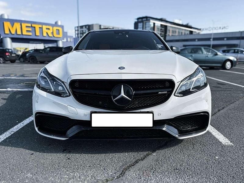 Weiß Gebraucht 2010 Mercedes E63 AMG AMG Limousine | 30.000 € (Fairer Preis) - Bild 1/4