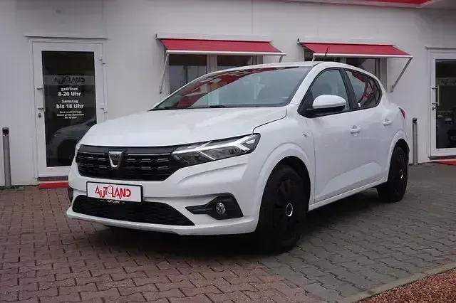 Gebraucht Dacia Sandero Comfort 67 PS (49 kW) 2021 Weiß Kleinwagen