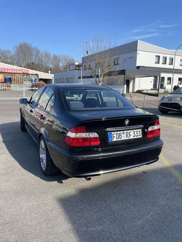 Schwarz Gebraucht 2003 BMW 318 Lifestyle Limousine | 2.500 € (Fairer Preis) - Bild 1/4
