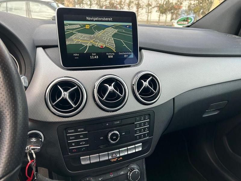 Gebraucht Mercedes B180 122 PS (89 kW) 2016 Grau Van / Kleinbus