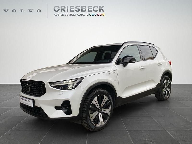 Crystal white / metallic Gebraucht 2022 Volvo XC40 Plus SUV | 30.990 € (Superpreis) - Bild 1/4