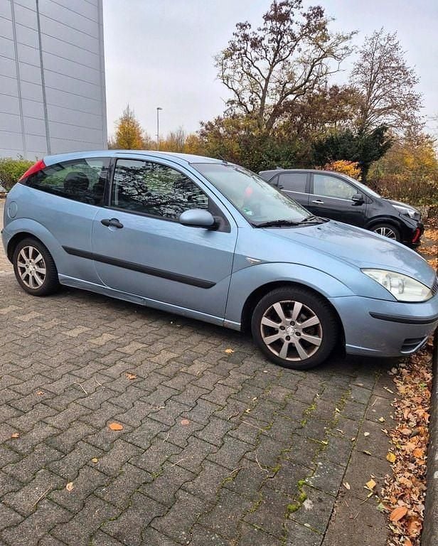 Blau Gebraucht 2004 Ford Focus Limousine | 850 € (Guter Preis) - Bild 1/4