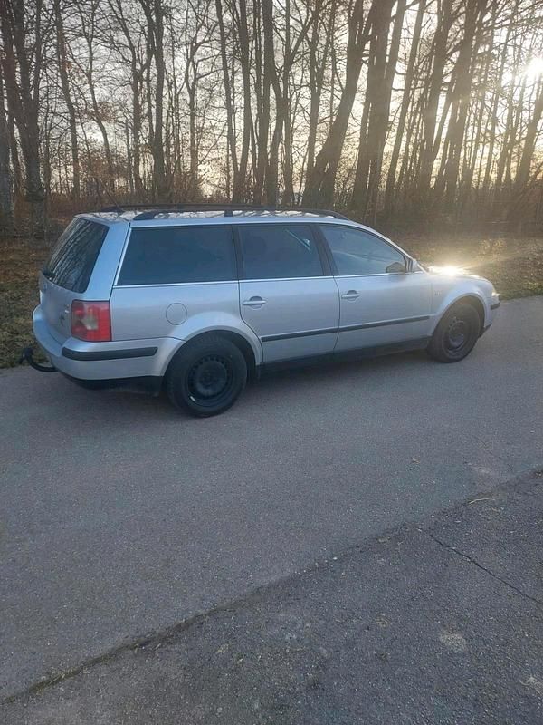 Gebraucht VW Passat 101 PS (74 kW) 2001 Silber Kombi