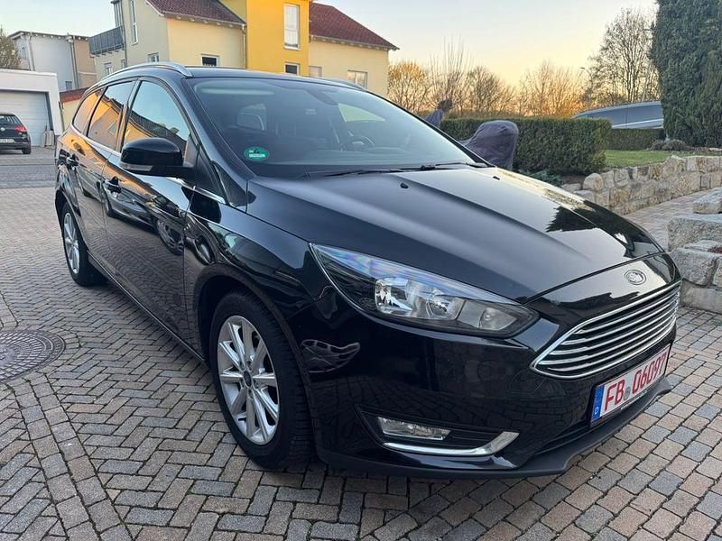 Gebraucht Ford Focus Titanium 120 PS (88 kW) 2017 Schwarz Limousine
