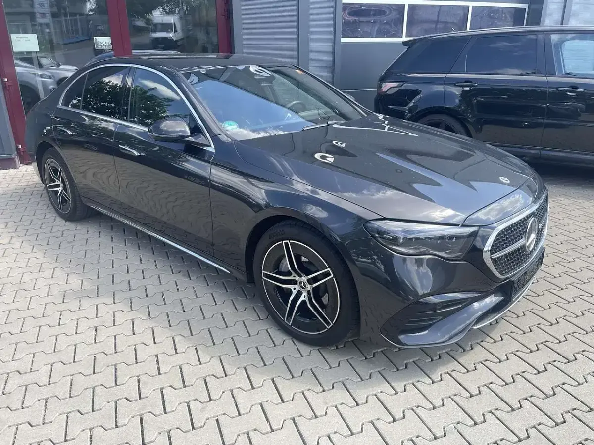 Gebraucht Mercedes E300 AMG line 204 PS (150 kW) 2024 Schwarz Limousine