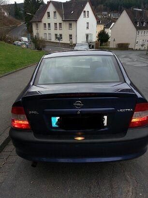 Gebraucht Opel Vectra 101 PS (74 kW) 1996 Blau metallic Limousine